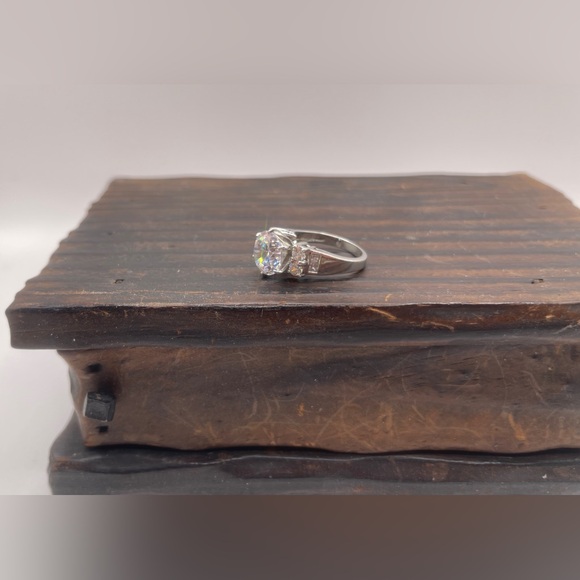 2.5 carat Round Cubic Zirconia solitaire in 925 Sterling Silver Setting - Size 6 - Picture 12 of 14